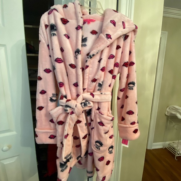 Betsey Johnson Other - Betsey Johnson Fluffy Robe
